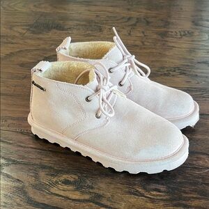 Bearpaw Skye woman’s suede leather sheepskin lined Chukka boot size 7